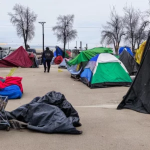 Read more about the article Fargo city leaders approve new rules for homeless encampments , not without disagreement.